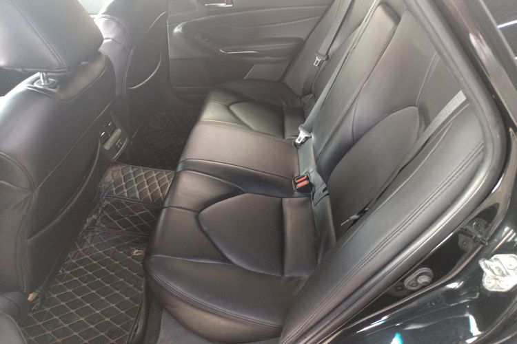 丰田 亚洲龙 2019款 2.0L 进取版 国VI中控内饰7004