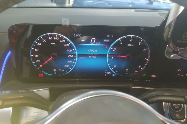 奔驰GLB 2023款 GLB 220 动感型中控内饰14