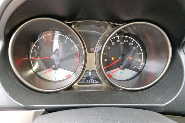 吉利汽车 吉利GX7 2015款 经典版 1.8L 手动精英型 国V中控内饰14