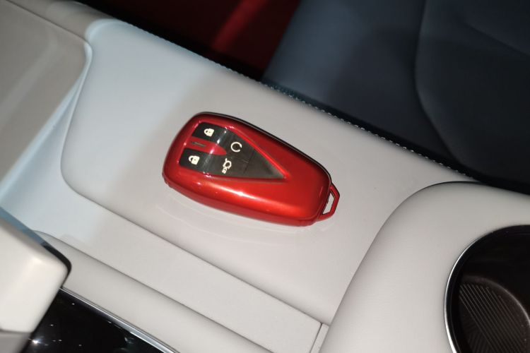 长安UNI-Z 2025款 1.5T 尊贵型中控内饰7001