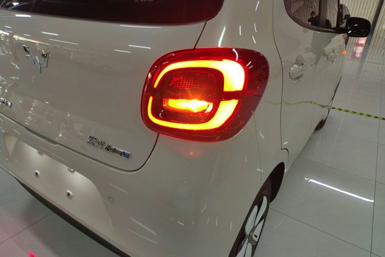 五菱汽车 宏光MINIEV 2025款 四门版 臻享+款车身外观9