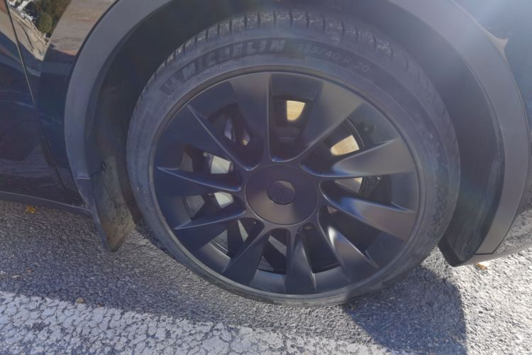 特斯拉 Model Y 2022款 后轮驱动版车身外观10