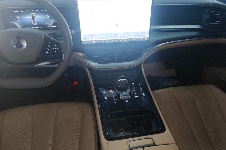 腾势D9 2022款 DM-i 970 四驱旗舰型中控内饰16