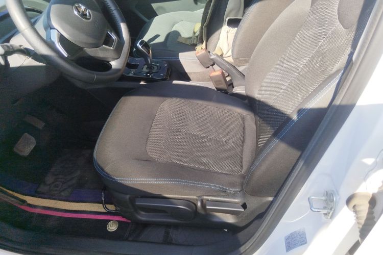 江铃集团新能源 易至EV3 2022款 小雷达悦跑型中控内饰19