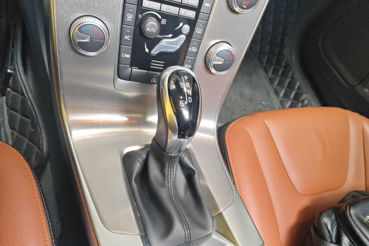 沃尔沃S60 2018款 S60L T3 智进进取版中控内饰18