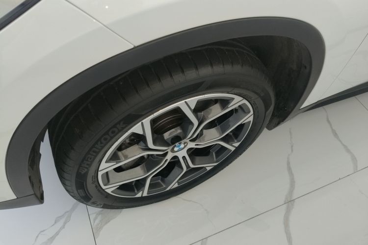 宝马X1 2021款 改款 sDrive25Li 领先型车身外观35