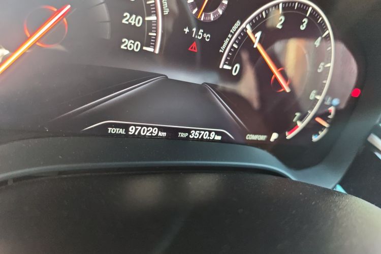 宝马5系 2019款 525Li M运动套装中控内饰15