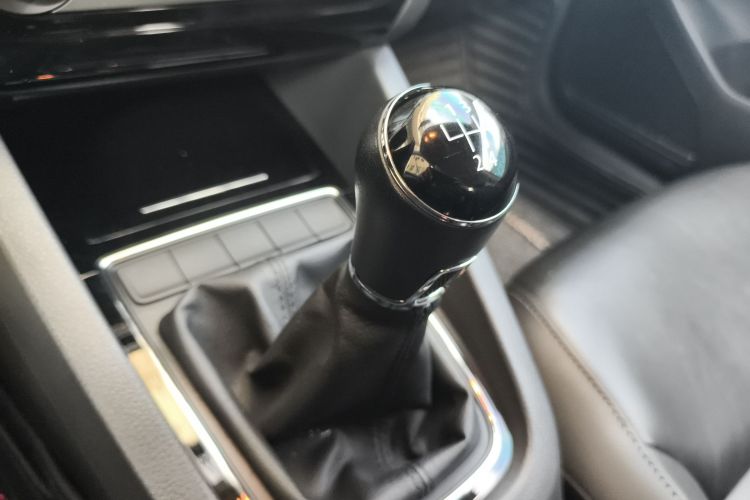 大众 速腾 2015款 230TSI 手动舒适型中控内饰18