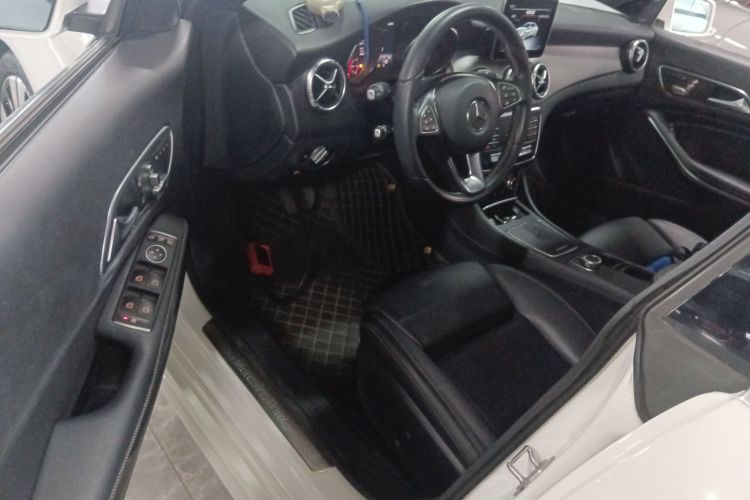 奔驰CLA 2018款 CLA 200 时尚型中控内饰7003