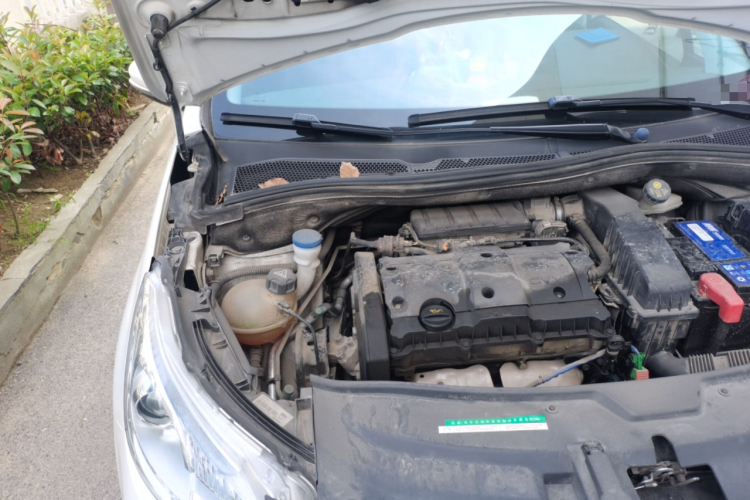 标致2008 2014款 1.6L 自动时尚版局部细节9005