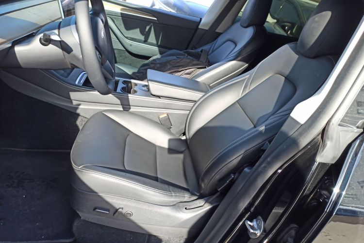 特斯拉 Model Y 2021款 标准续航后驱版中控内饰19