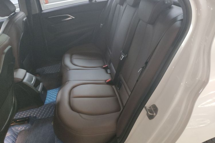 宝马1系 2020款 120i M运动套装中控内饰7004