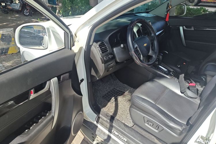 雪佛兰 科帕奇 2015款 2.4L 四驱旗舰版 7座中控内饰20