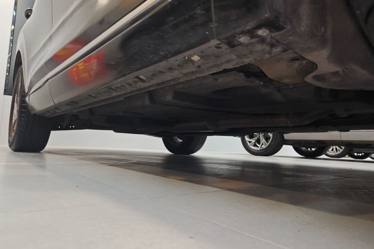 红旗HS3 2023款 1.5T 两驱善为版机舱底盘29