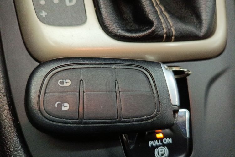 Jeep 自由光 2016款 2.0L 优越版中控内饰7001