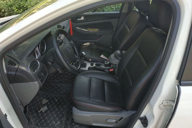 福特 福克斯 2013款 两厢经典 1.8L 手动百万纪念版局部细节19