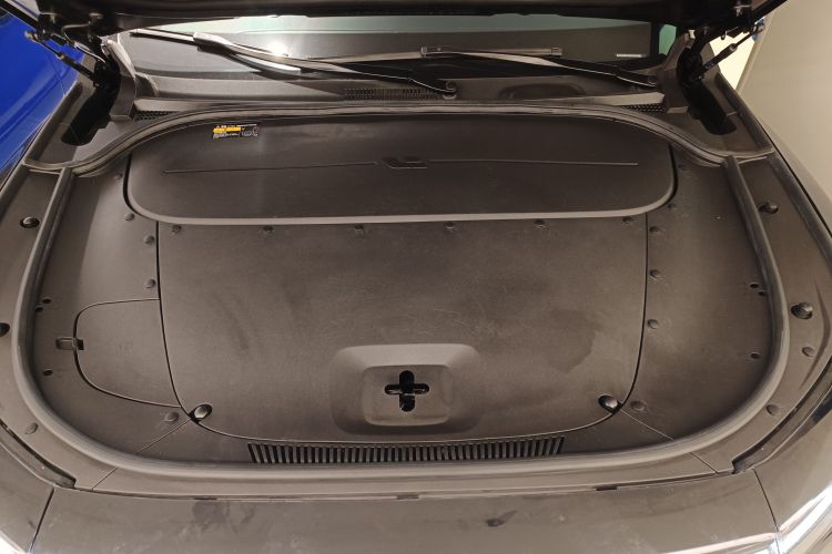 理想汽车 理想ONE 2020款 增程6座版机舱底盘24