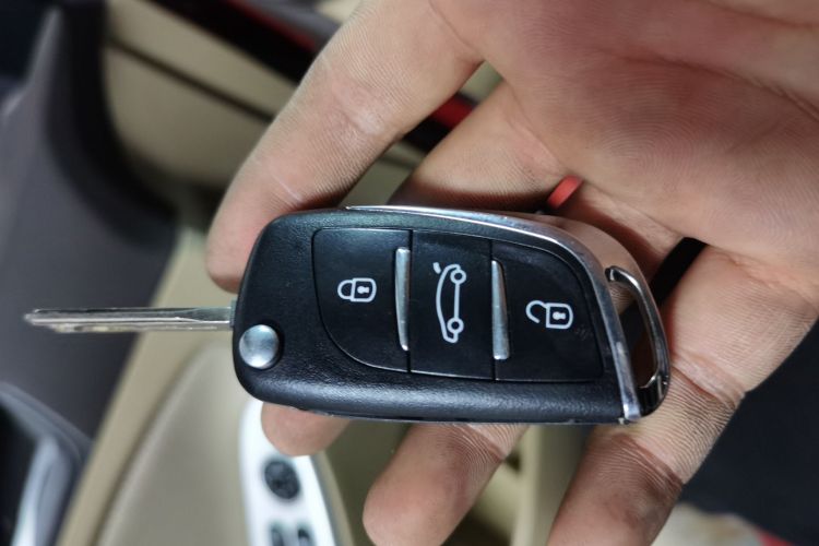 现代 瑞纳 2010款 三厢 1.4L 手动舒适型GS中控内饰11