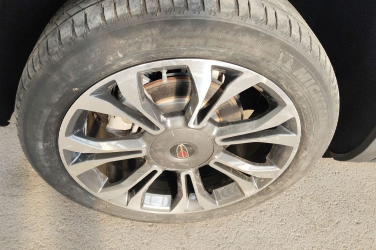 红旗HS5 2019款 2.0T 智联旗领四驱版车身外观6008