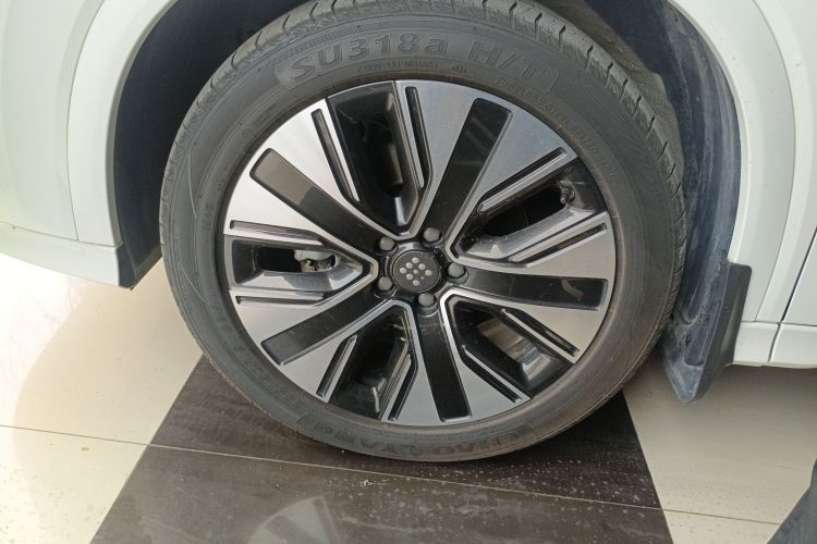 蓝电E5 PLUS 2025款 165km 长续航版PLUS 7座车身外观6007