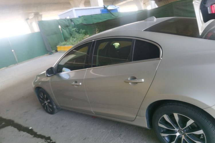 沃尔沃S60 2019款 S60L T3 智进版车身外观6003