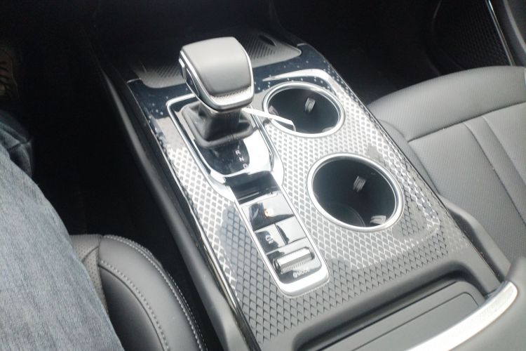 红旗HS3 PHEV 2024款 PHEV 115km 劲为版中控内饰18