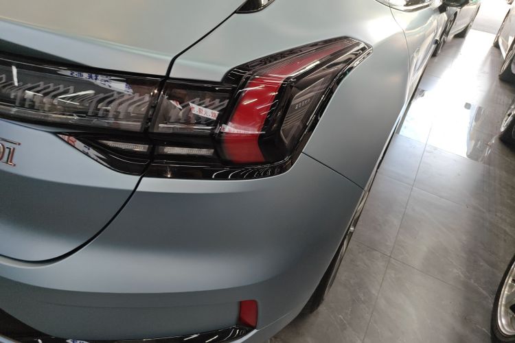 极氪001 2022款 超长续航双电机 YOU版车身外观9