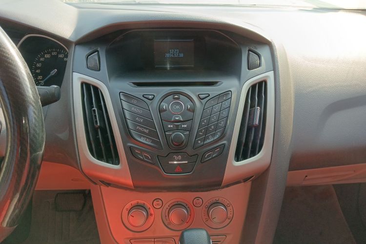 福特 福克斯 2012款 三厢 1.6L 自动舒适型中控内饰16