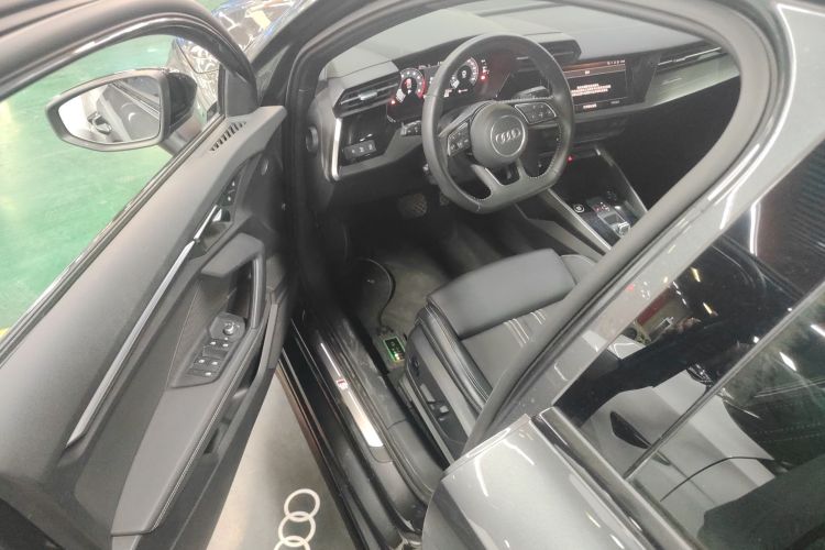 奥迪A3 2022款 A3L Limousine 35 TFSI 时尚运动型中控内饰7003