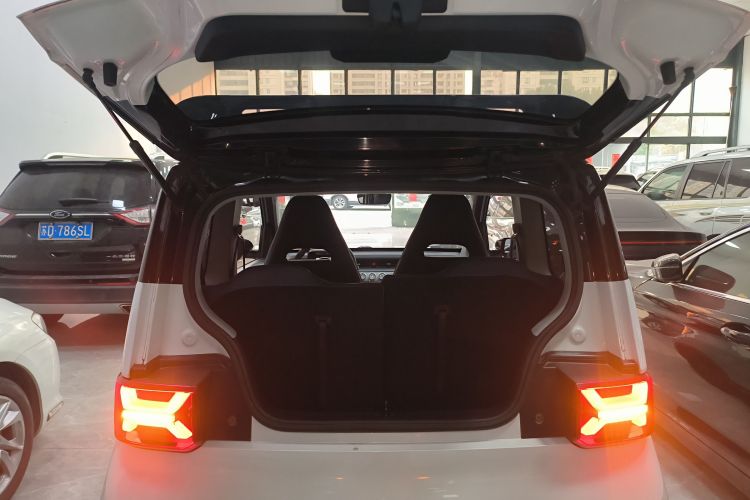 五菱汽车 宏光MINIEV 2022款 GAMEBOY 300km 玩咖款 磷酸铁锂机舱底盘23