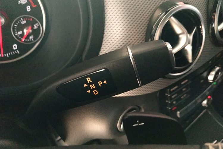 奔驰B级 2015款 B 200 时尚型中控内饰18