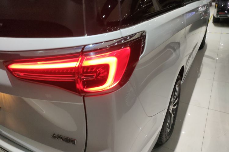 别克GL8 2023款 ES陆尊 舒适型车身外观9