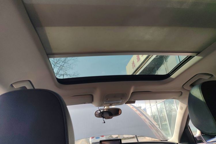 奥迪Q3 2013款 35 TFSI quattro 技术型中控内饰22