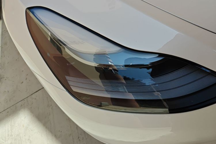 特斯拉 Model Y 2024款 后轮驱动版车身外观8