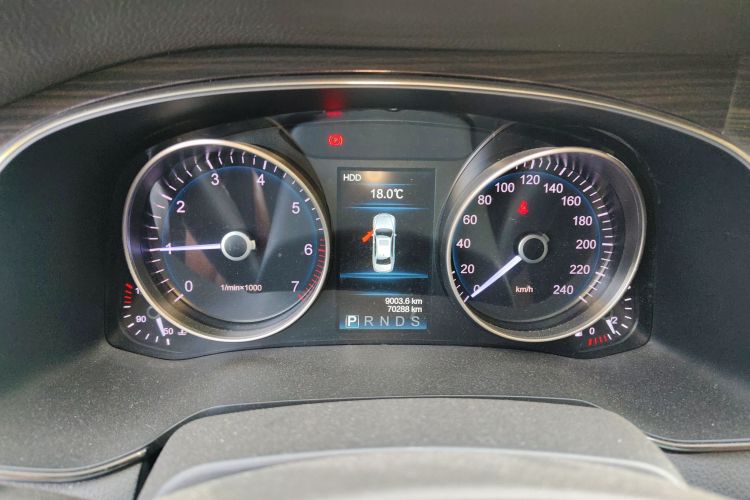 红旗H7 2019款 2.0T 旗舰版中控内饰14