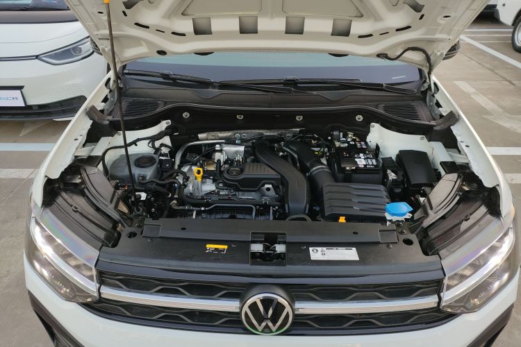 大众 途岳 2024款 300TSI 两驱月尊版机舱底盘24