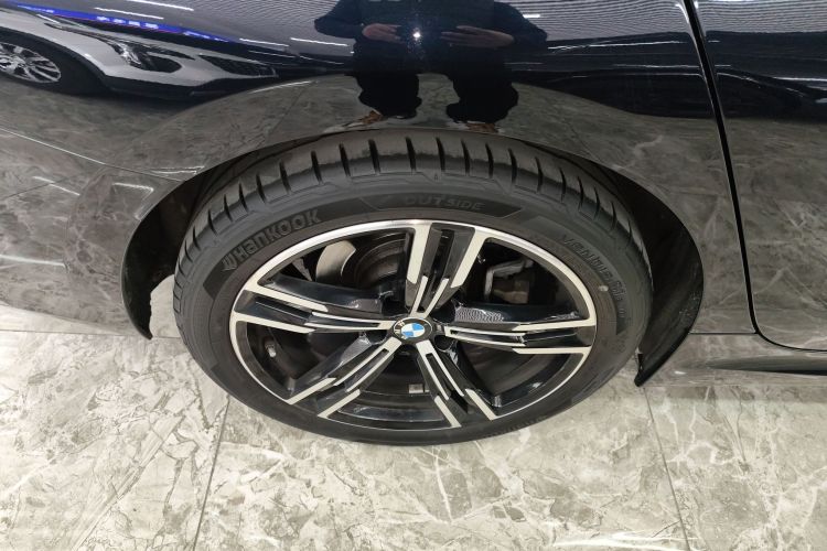 宝马3系 2023款 325i M运动套装车身外观6003