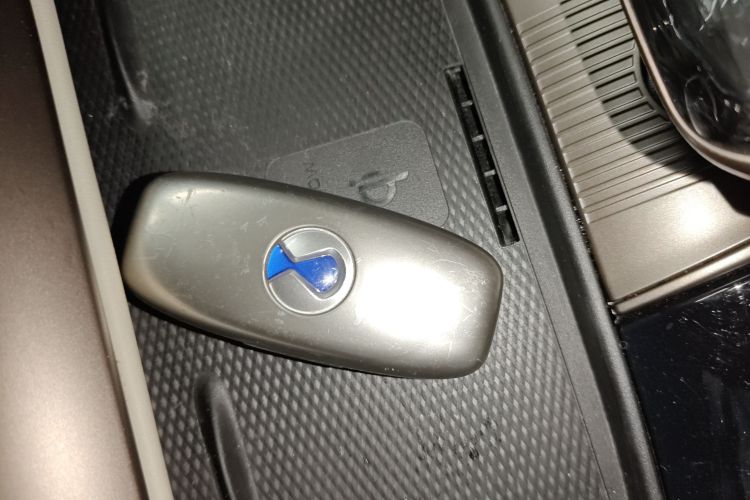 腾势D9 2022款 DM-i 1040 尊贵型中控内饰11