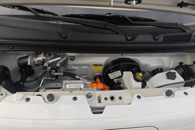 五菱汽车 宏光MINIEV 2024款 第三代 215km 青春版机舱底盘24