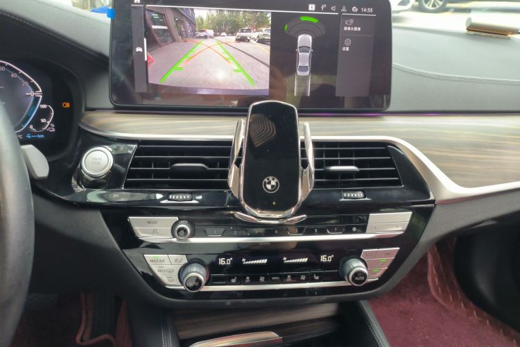 宝马5系新能源 2022款 改款 535Le 豪华套装中控内饰16