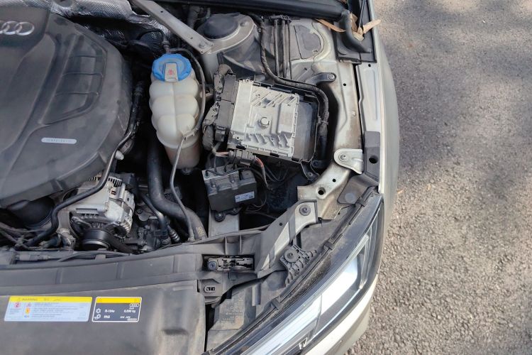 奥迪A4L 2018款 30周年年型 45 TFSI quattro 个性运动版局部细节9007