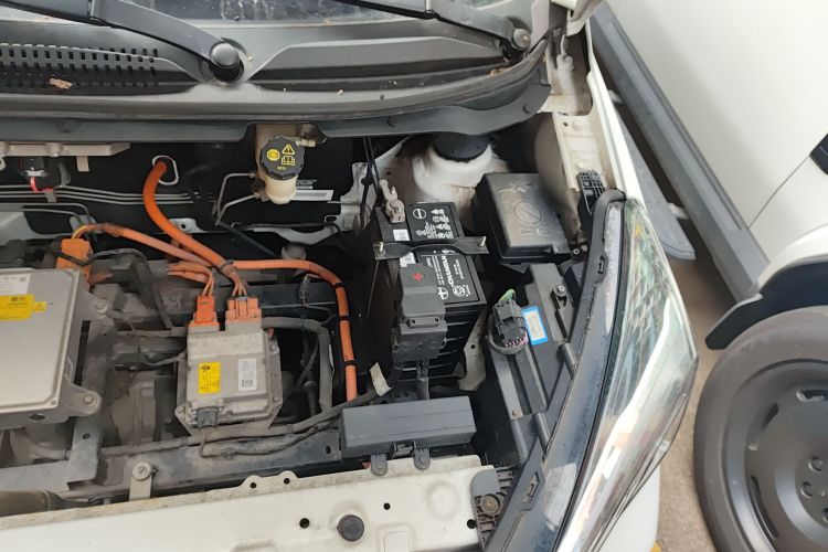 长安欧尚 奔奔E-Star 2020款 心动版 三元锂局部细节9007