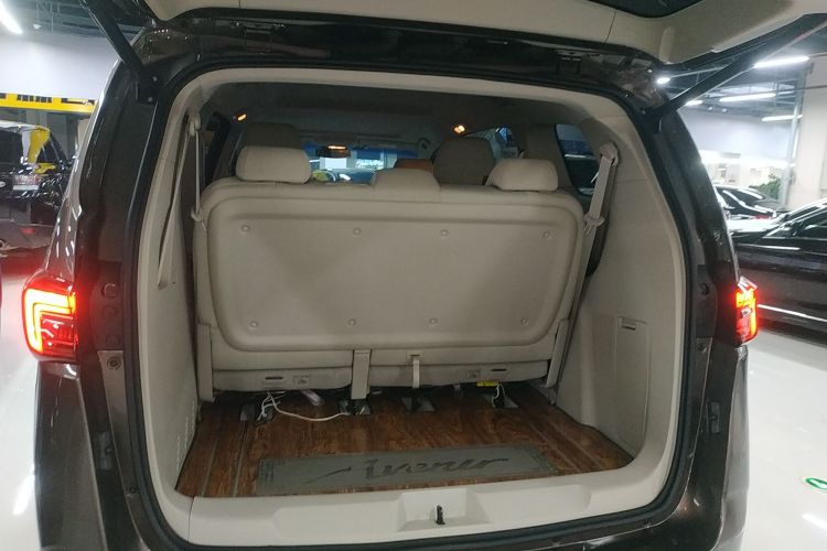 别克GL8 2022款 陆上公务舱 652T 舒适型机舱底盘23