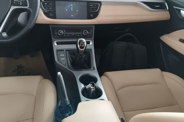 吉利汽车 帝豪 2018款 1.5L 手动豪华型中控内饰18