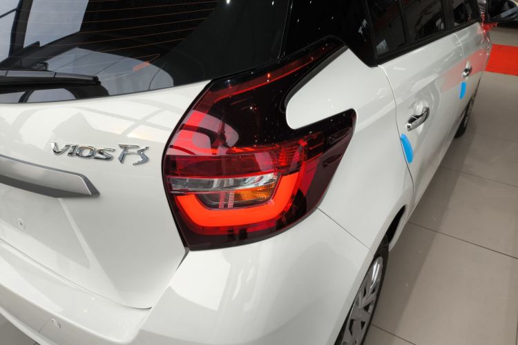 丰田 威驰FS 2022款 1.5L 20周年纪念版车身外观6006