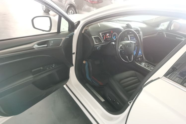 福特 蒙迪欧 2020款 EcoBoost 180 时尚型中控内饰20