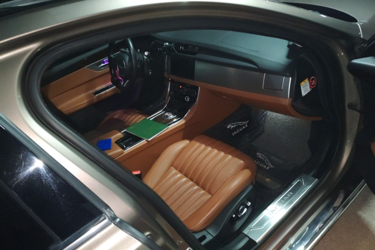 捷豹XFL 2017款 XFL 2.0T 240PS 奢华版局部细节9005