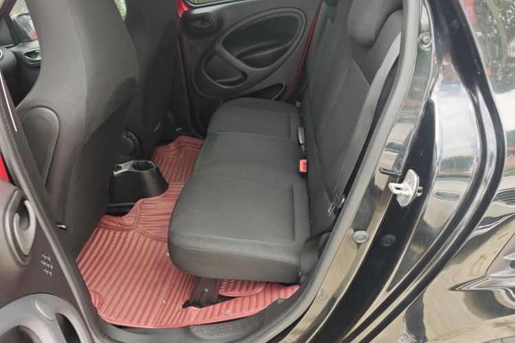 smart forfour 2018款 1.0L 52千瓦灵动版中控内饰7004