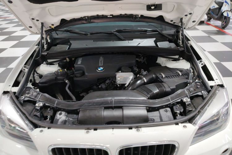 宝马X1 2014款 sDrive18i 时尚型机舱底盘24