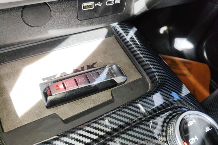 坦克300 2021款 越野版 2.0T 征服者中控内饰7001